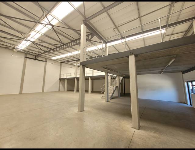 608M² WAREHOUSE TO LET IN STIKLAND INDUSTRIAL